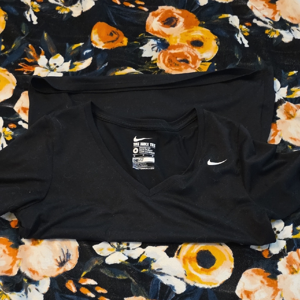 Nike Women's Black Short Sleeve Tee